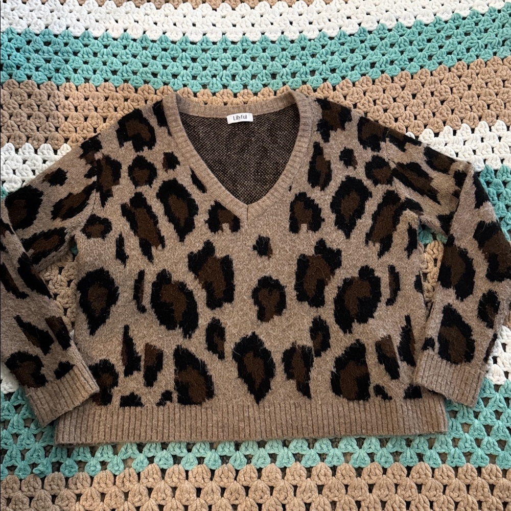 Leopard Cheetah Animal Print Brown Black Knit Soft V-Neck Sweater Womans Medium